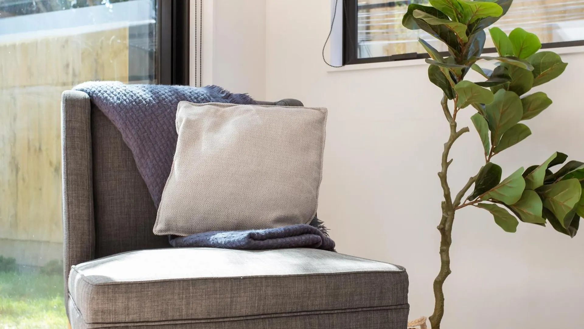 Stylish New 8 Mins Cbd Free Parking Apartment Christchurch 0*,  New Zealand