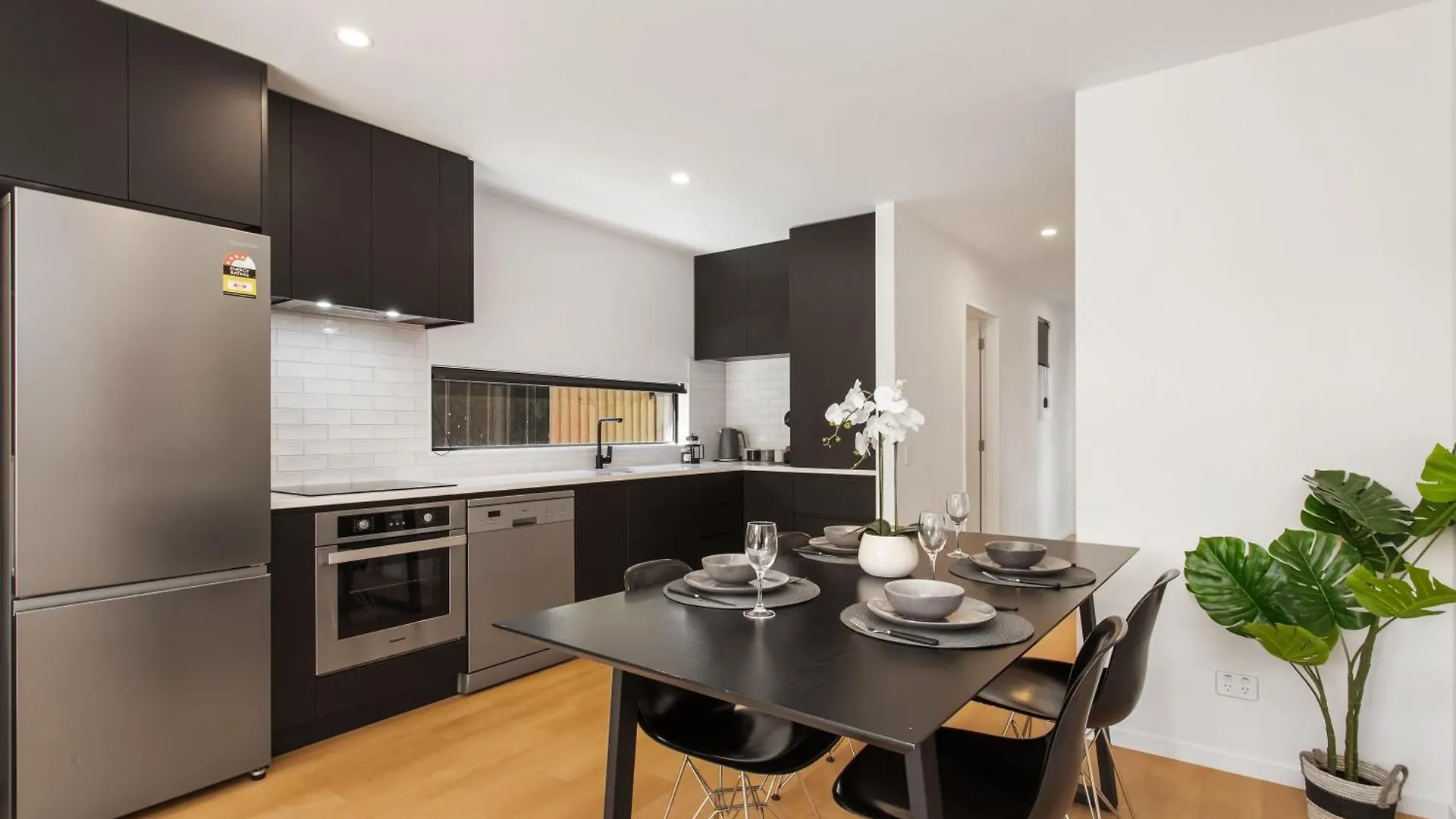 Stylish New 8 Mins Cbd Free Parking Apartment Christchurch New Zealand