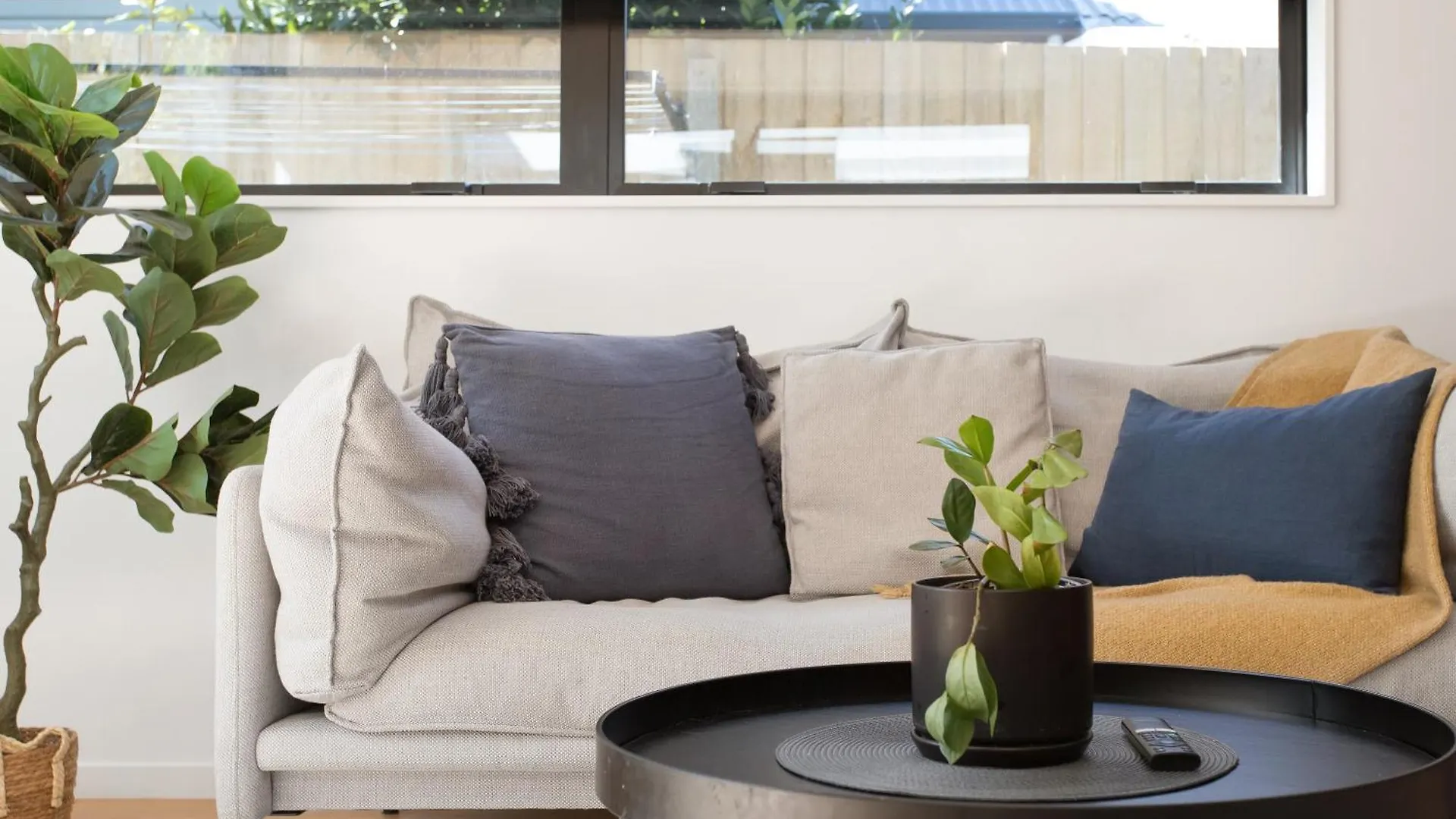 Stylish New 8 Mins Cbd Free Parking Apartment Christchurch